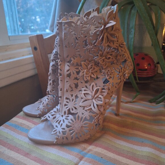 Nude peep toe booties - Picture 1 of 8